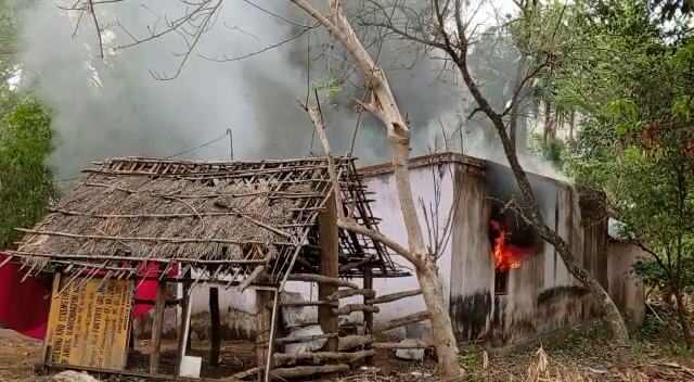 ସର୍ଟ ସର୍କିଟ୍ ଯୋଗୁଁ ଅଗ୍ନିକାଣ୍ଡ ଘଟି ଲକ୍ଷାଧିକ ଟଙ୍କାର ସମ୍ପତ୍ତି ପୋଡି ଭସ୍ମୀଭୂତ…