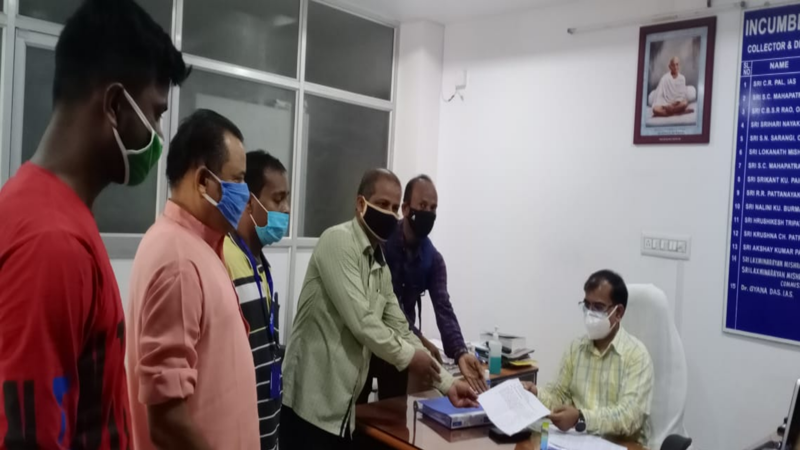 ସାମ୍ବାଦିକଙ୍କୁ ପୋଲିସର ମାଡ ପ୍ରତିବାଦରେ ଭଦ୍ରକ ଜିଲ୍ଲା ସାମ୍ବାଦିକଙ୍କ ତରଫରୁ ଜିଲ୍ଲାପାଳଙ୍କୁ ଦାବିପତ୍ର