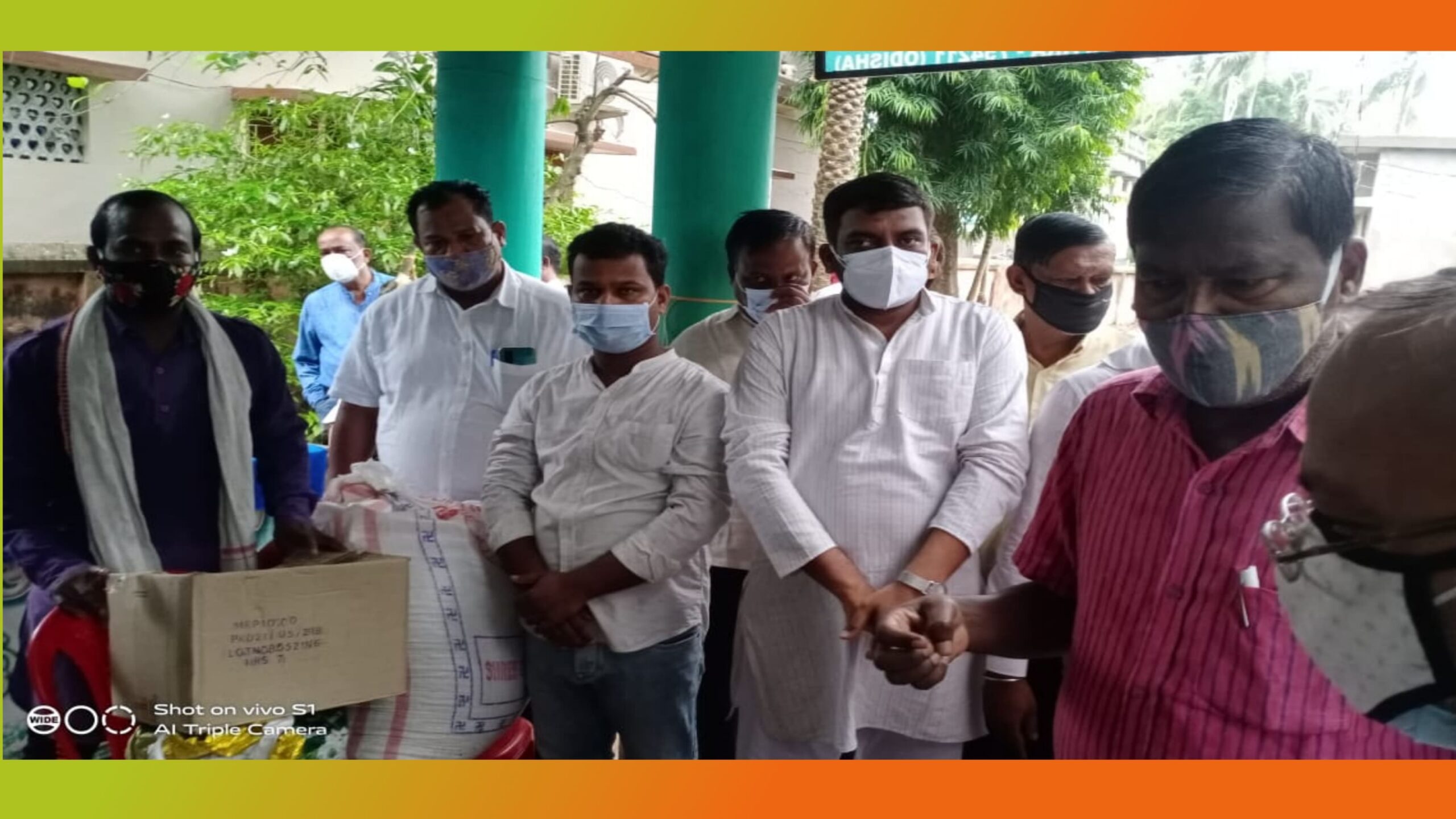 ରାହୁଲ ଗାନ୍ଧିଙ୍କ ଜନ୍ମ ଦିନ ଉପଲକ୍ଷେ କେନ୍ଦ୍ରାପଡ଼ା ରେ କଂଗ୍ରେସ ପକ୍ଷରୁ ସୁଖିଲା ଖାଦ୍ୟ ଓ ମାସ୍କ ବଣ୍ଟନ…