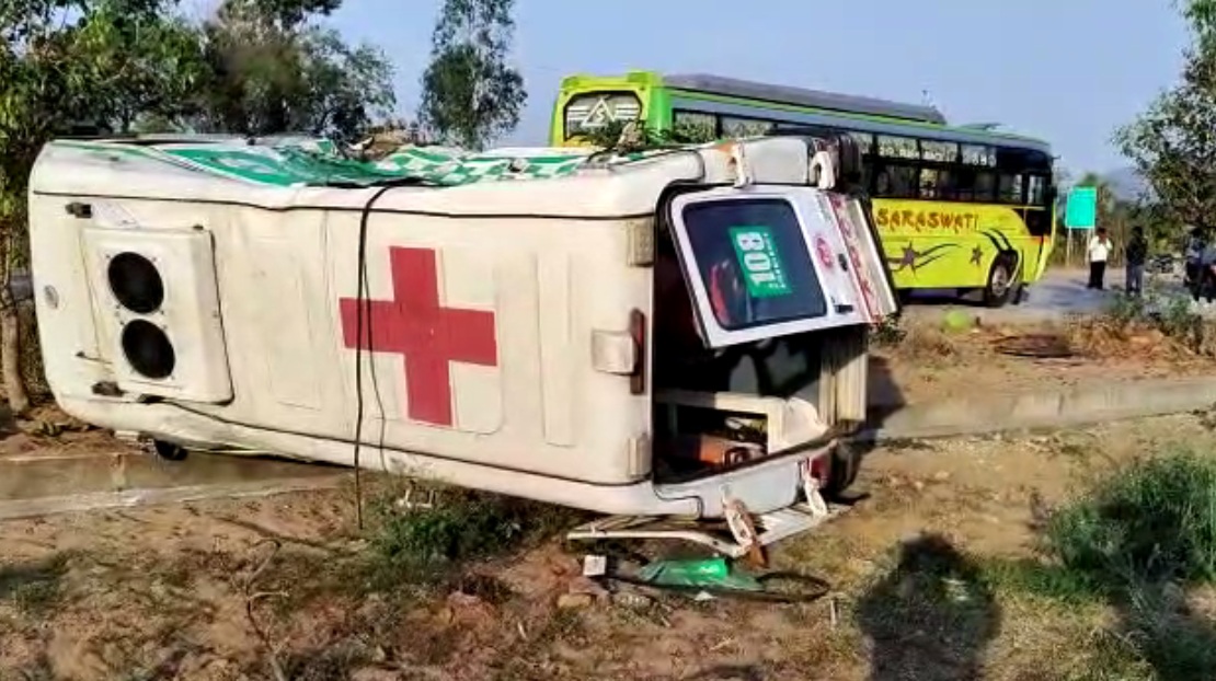 ୧୦୮ ଆମ୍ବୁଲାନ୍ସକୁ ସାମ୍ନା ପଟୁ ଧକ୍କା ଦେଲା ଯାତ୍ରୀବାହୀ ବସ…