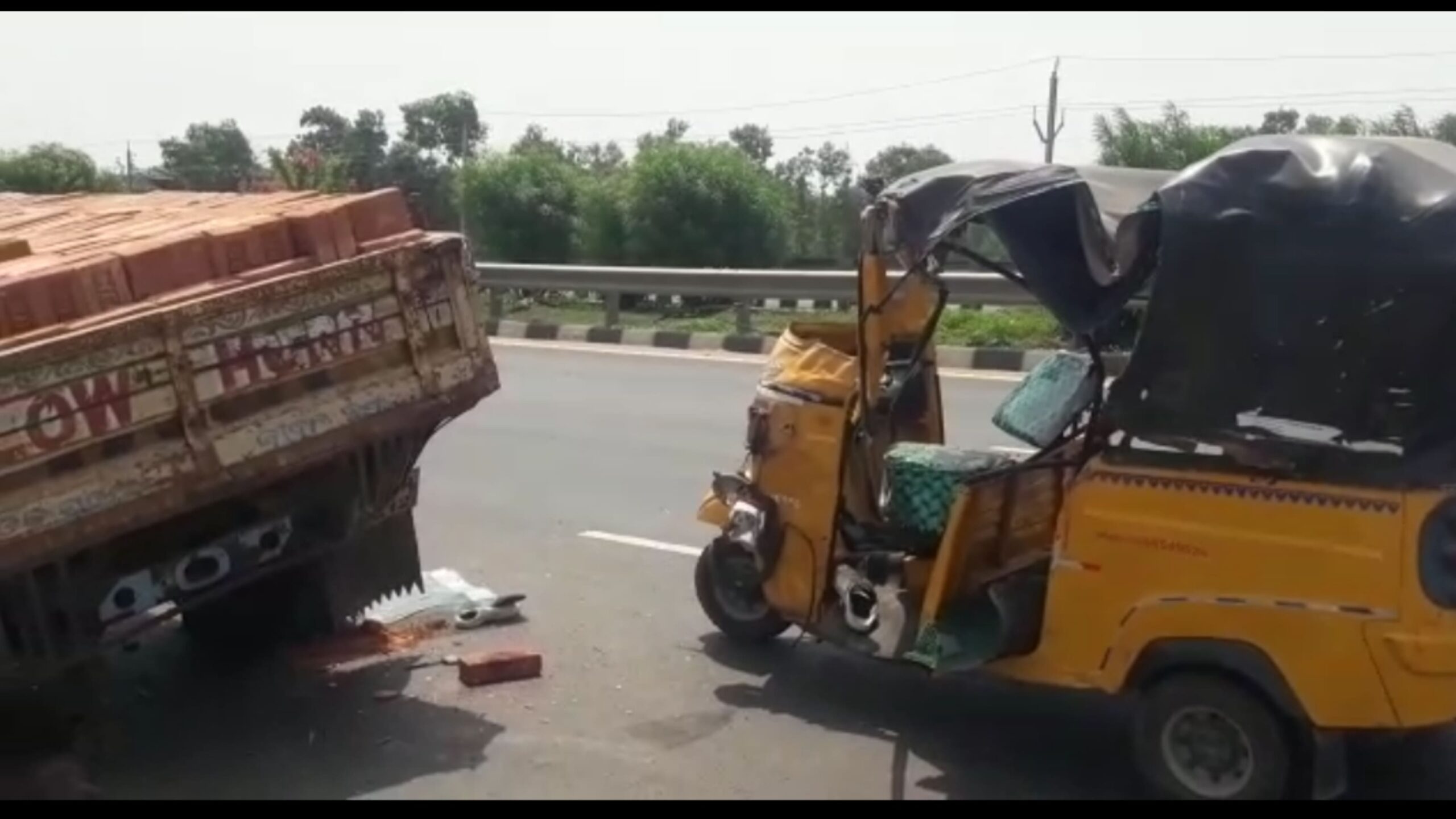 ଟ୍ରକ୍ ପଛରେ ପିଟିଲା ଯାତ୍ରୀବାହି ଅଟୋ,ଜଣେ ମୃତ ୬ଜଣ ଗୁରୁତର…