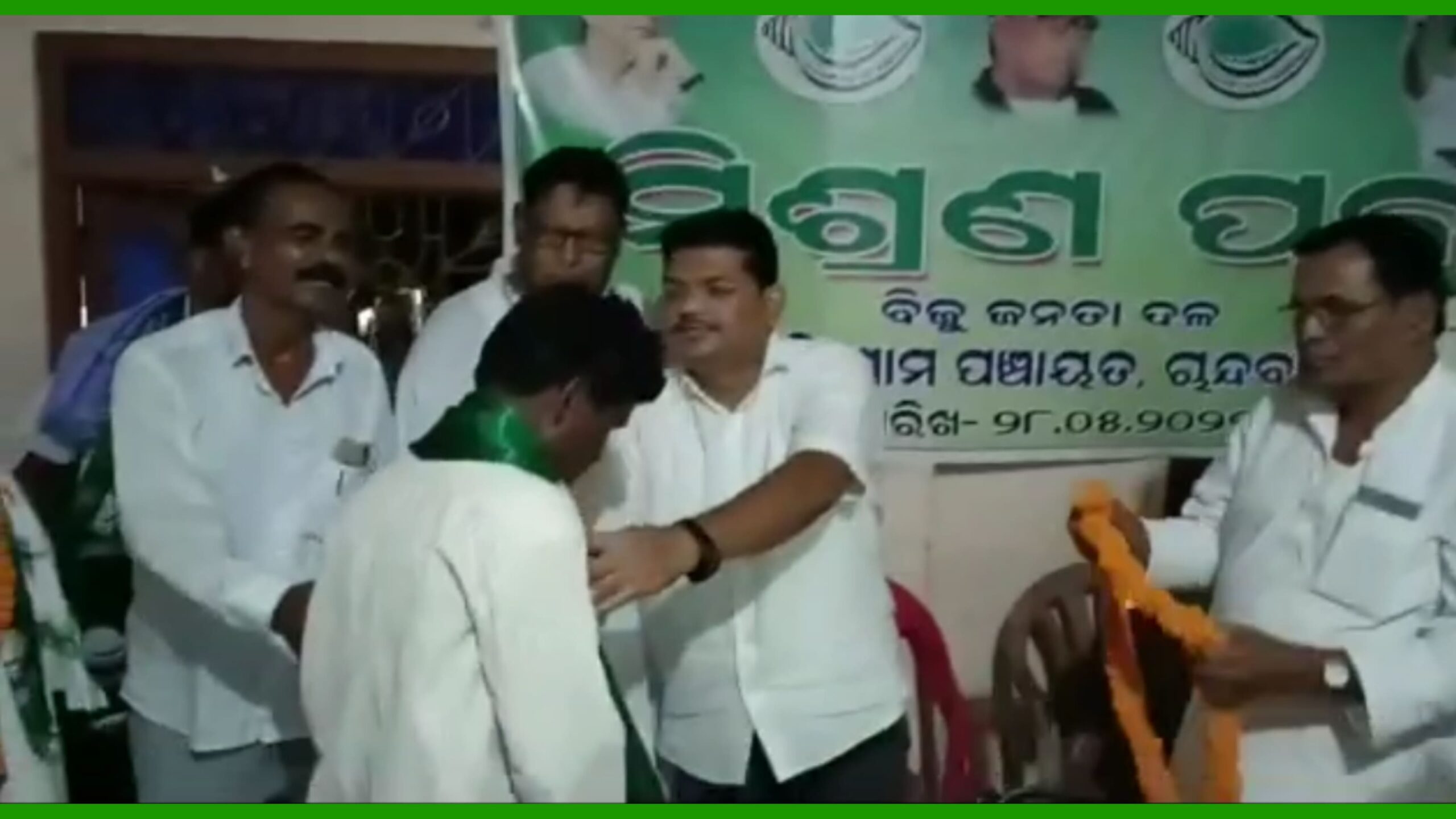 ଚାନ୍ଦବାଲି ବ୍ଲକ୍ ଓରାସାହିରେ ବିଜେଡି ରେ ମିଶିଲେ ୫୦ ପରିବାର…