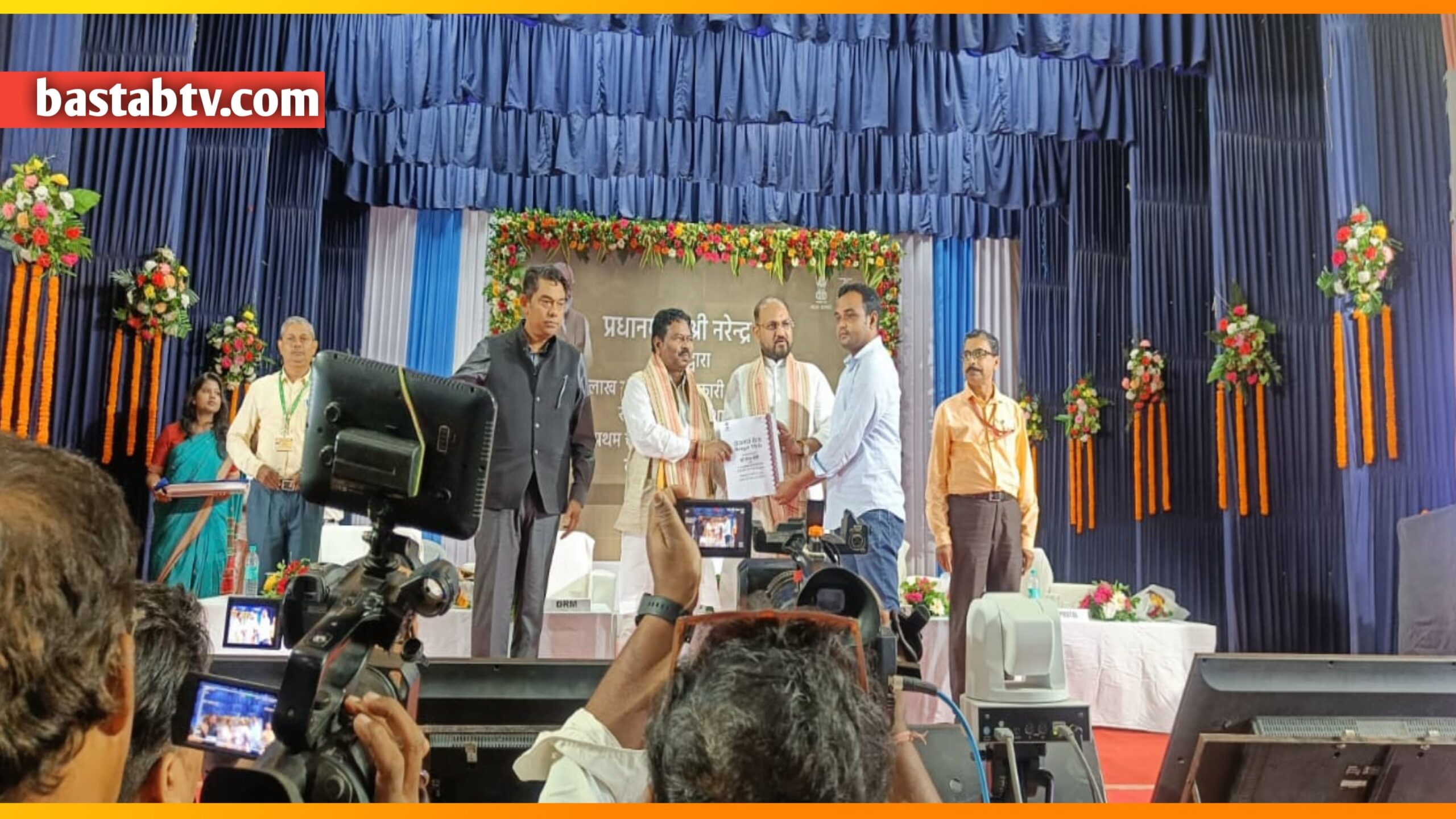 ପ୍ରଧାନମନ୍ତ୍ରୀଙ୍କ ରୋଜଗାର ମେଳା:କଟକ ଶହୀଦ ଭବନରେ କେନ୍ଦ୍ର ମନ୍ତ୍ରୀ ଶ୍ରୀ ବିଶ୍ୱେଶ୍ୱର ଟୁଡୁଙ୍କ ଦ୍ୱାରା ୧୦୫ଜଣଙ୍କୁ ନିଯୁକ୍ତି ପତ୍ର…