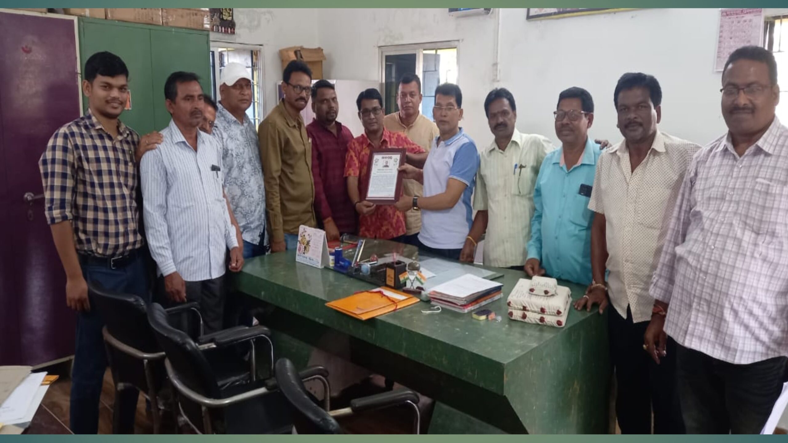ନର୍ଲା:ପଞ୍ଚାୟତ ସମିତି ଯୁକ୍ତ ଦୁଇ କଲେଜ ପକ୍ଷରୁ ପ୍ରାଧ୍ୟାପକ ଙ୍କୁ ବିଦାୟ କାଳୀନ ସମ୍ବର୍ଦ୍ଧନା…