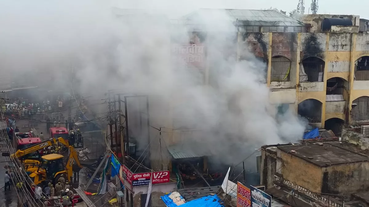 ପ୍ରୟାଗରାଜର ସବୁଠୁ ବଡ ରେଡ଼ିମେଡ଼ ବଜାରରେ ଭୟଙ୍କର ଅଗ୍ନିକାଣ୍ଡ…