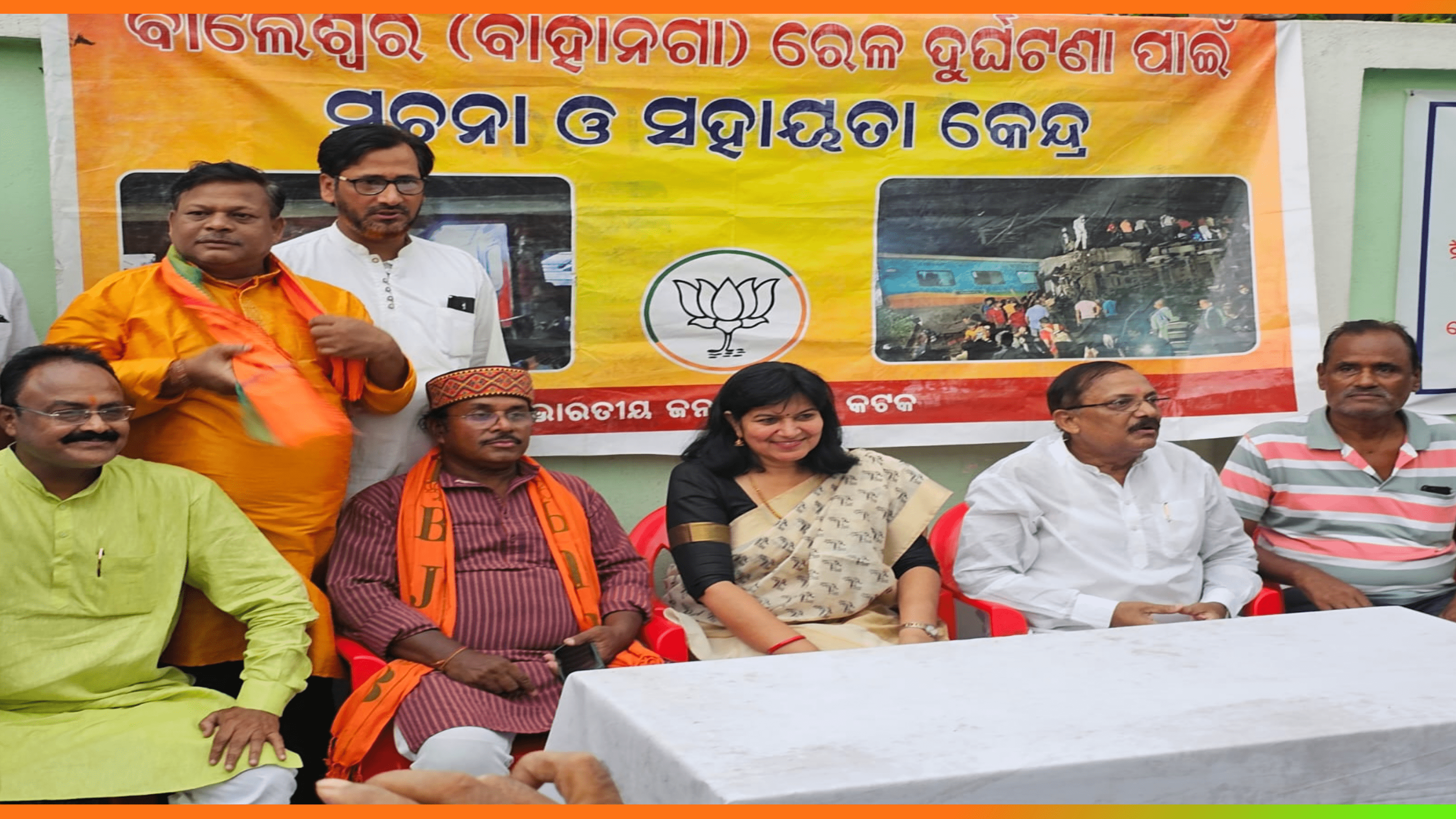 ବାଲେଶ୍ୱର ରେଳ ଦୁର୍ଘଟଣା ପୀଡିତଙ୍କୁ କଟକ ବଡ ମେଡିକାଲରେ ଭେଟିଲେ ସାସଂଦ ଅପରାଜିତା ଶଢଙ୍ଗୀ