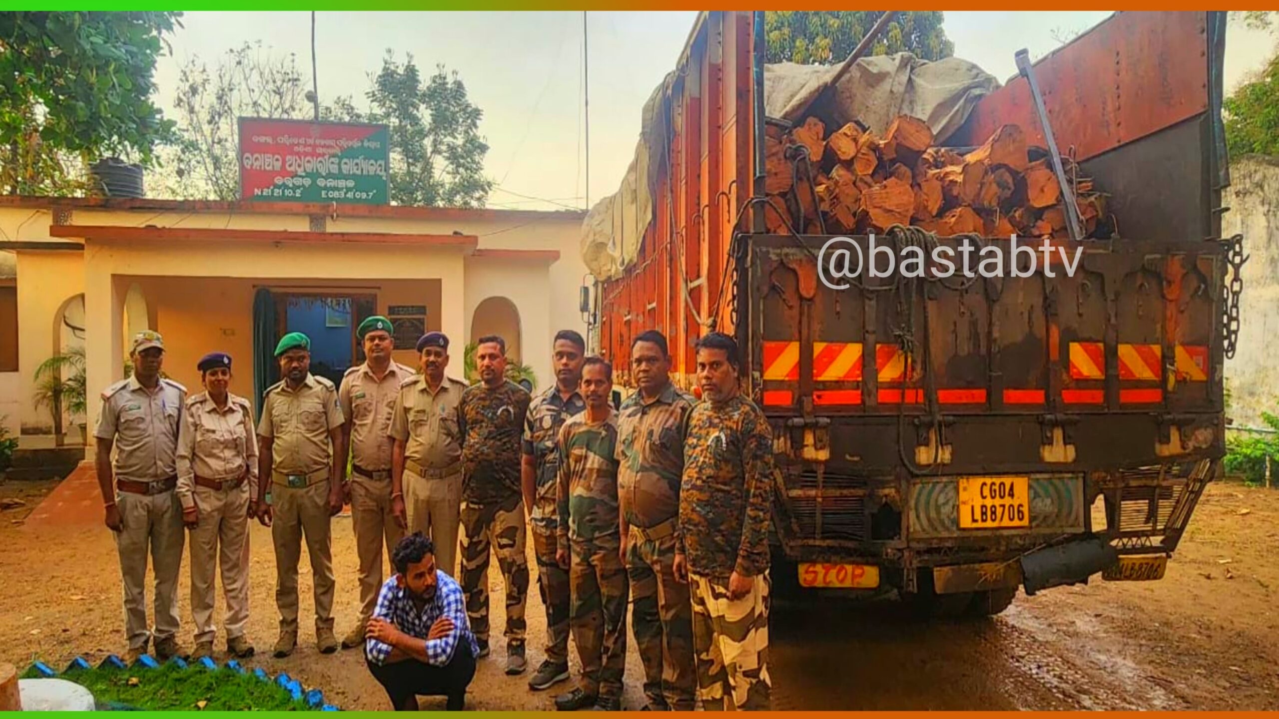 ବରଗଡ଼ ବନ ବିଭାଗ ପକ୍ଷରୁ ଲକ୍ଷାଧିକ ଟଙ୍କା ର ଖଇର କାଠ ଜବତ….