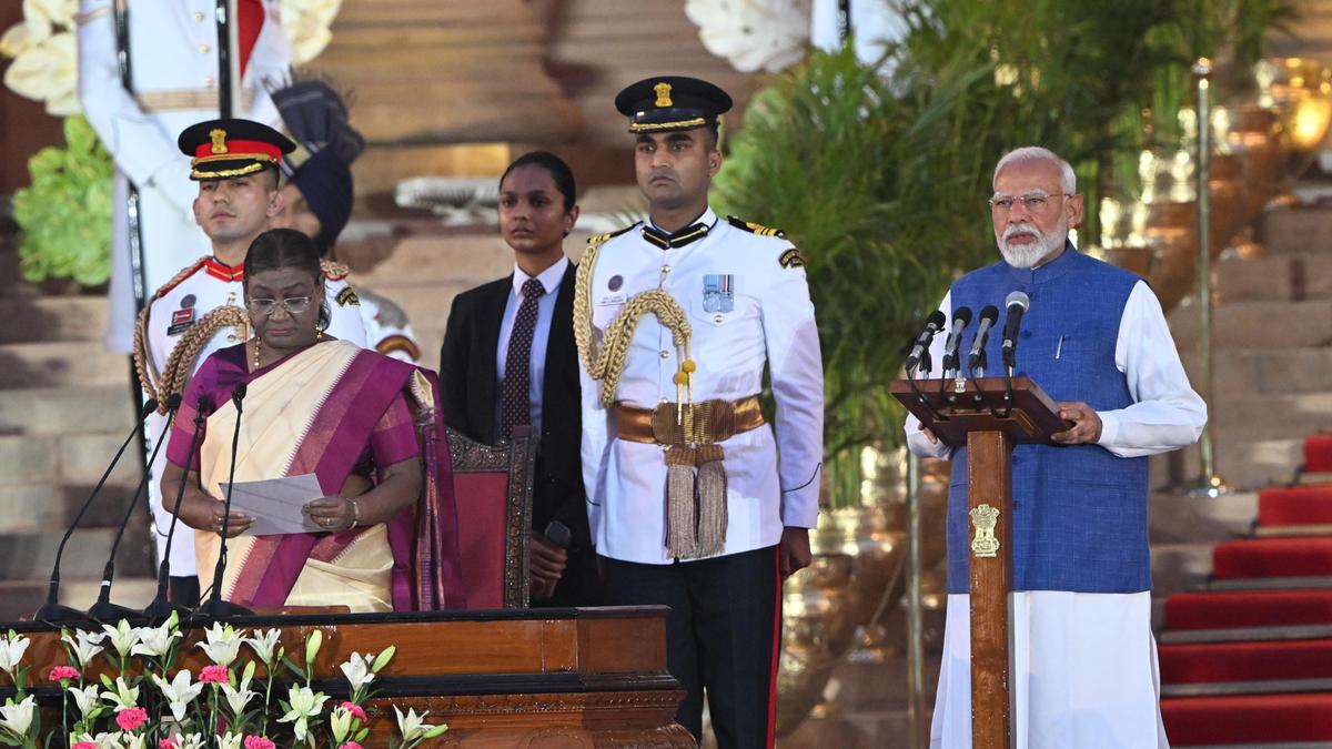 ପ୍ରଧାନମନ୍ତ୍ରୀ ଭାବେ ତୃତୀୟ ଥର ପାଇଁ ଶପଥ ନେଲେ ନରେନ୍ଦ୍ର ମୋଦୀ; ମୋଦୀ ମନ୍ତ୍ରୀମଣ୍ଡଳରେ ଓଡିଶାର ୩ କ୍ୟାବିନେଟ ମନ୍ତ୍ରୀ…